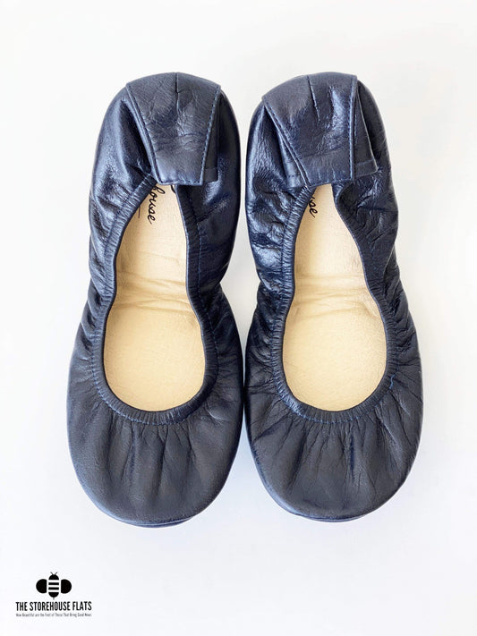 True Navy Oil tanned - Storehouse Favorites